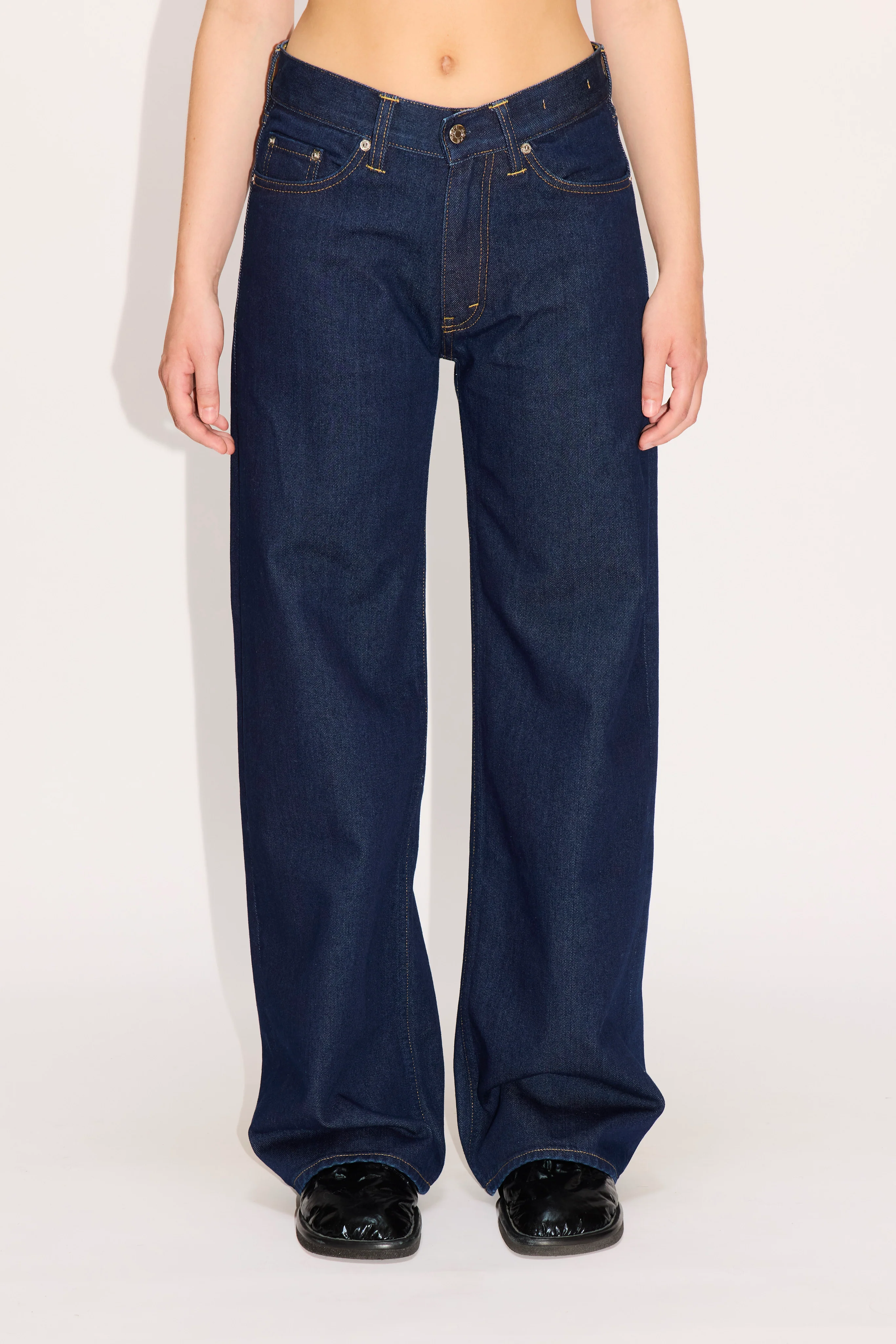 Low-Waist Wide-Leg Jeans - Image 2